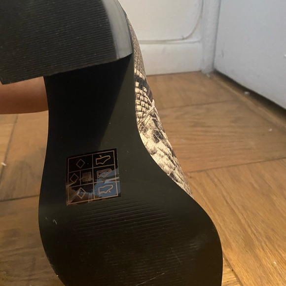 *NEVER USED* ALDO Snake Skin Boots (Size 10) - Picture 4 of 4